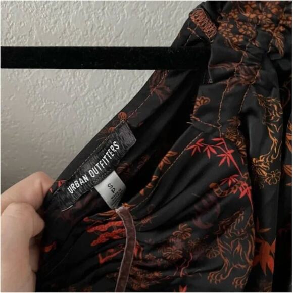 Urban Outfitters Black Printed Ruched Front Crop Top - Picture 5 of 7